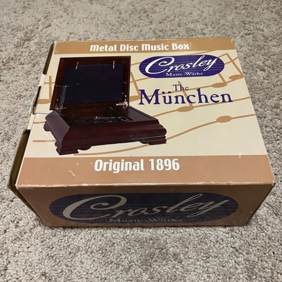 CROSLEY MUSIC WORKS METAL DISC MUSIC BOXES 🎶 NIB
Buy One Get one Free!  READ - 🎶 - Picture 2 of 7